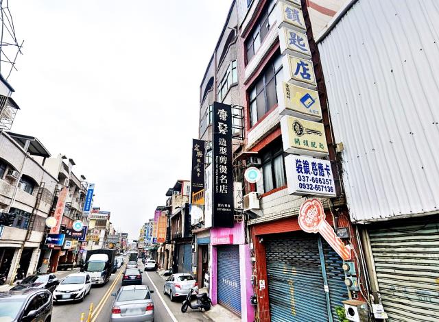 頭份建國路透天店面